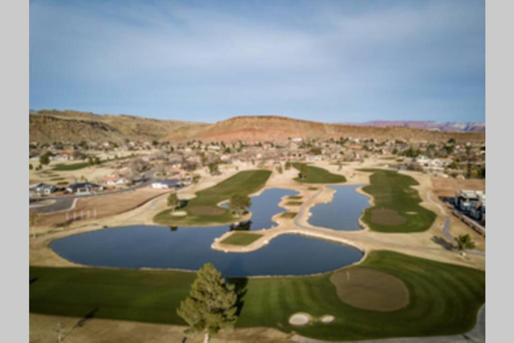Villa #24 At Bloomington Country Club 圣乔治 外观 照片